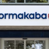 Selon Dormakaba, ces mesures auront un impact sur jusqu'à 1800 postes, sur les 16'000 que compte l'entreprise au niveau mondial, le groupe prévoyant de supprimer 800 équivalents temps plein. (KEYSTONE/Christian Beutler)